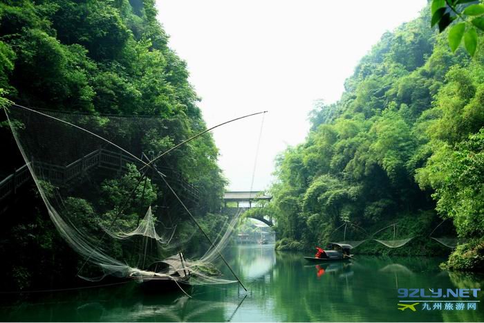 波光粼粼 溪水碧绿——龙进溪