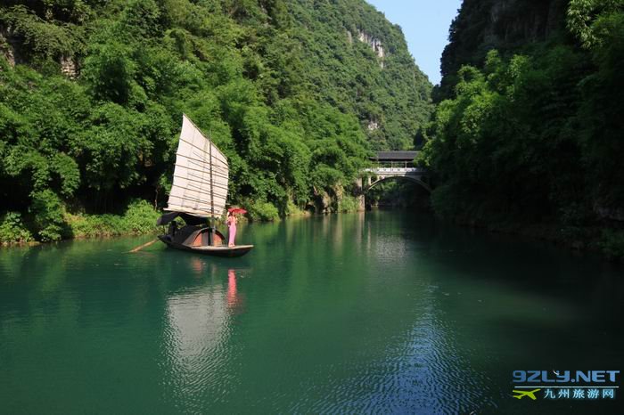 波光粼粼 溪水碧绿——龙进溪