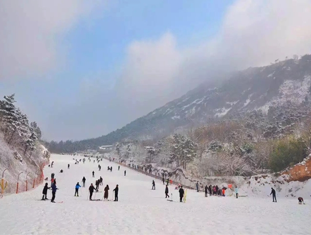 河南方城：方城七峰山推出免费尊享滑雪活动