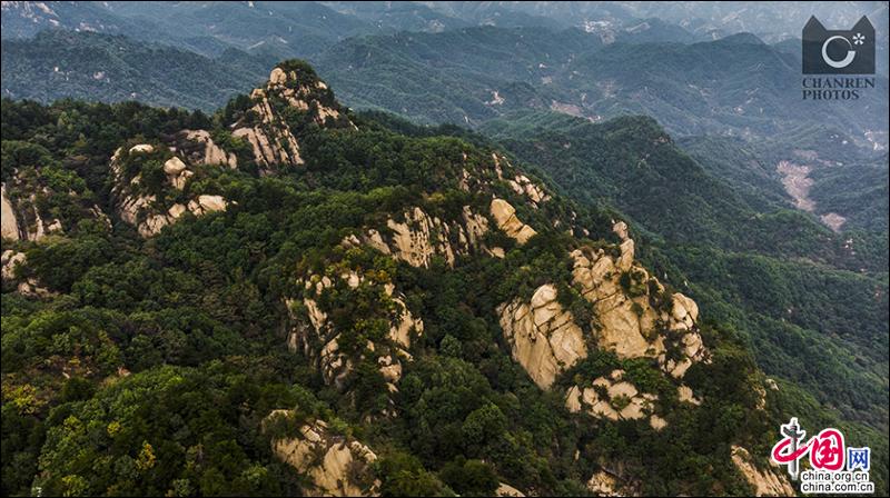 河北滦平：璀璨夜长城金山岭 流光溢彩盛世中华巨龙舞