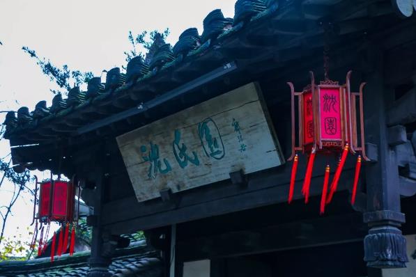 【浙江】绍兴：大年初三，恰逢昨夜雨疏风骤，沈园梅花却绽放依旧